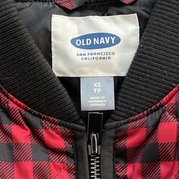 Old Navy Women’s Buffalo Plaid Quilted Vest XS NWOT - Picture 5 of 7